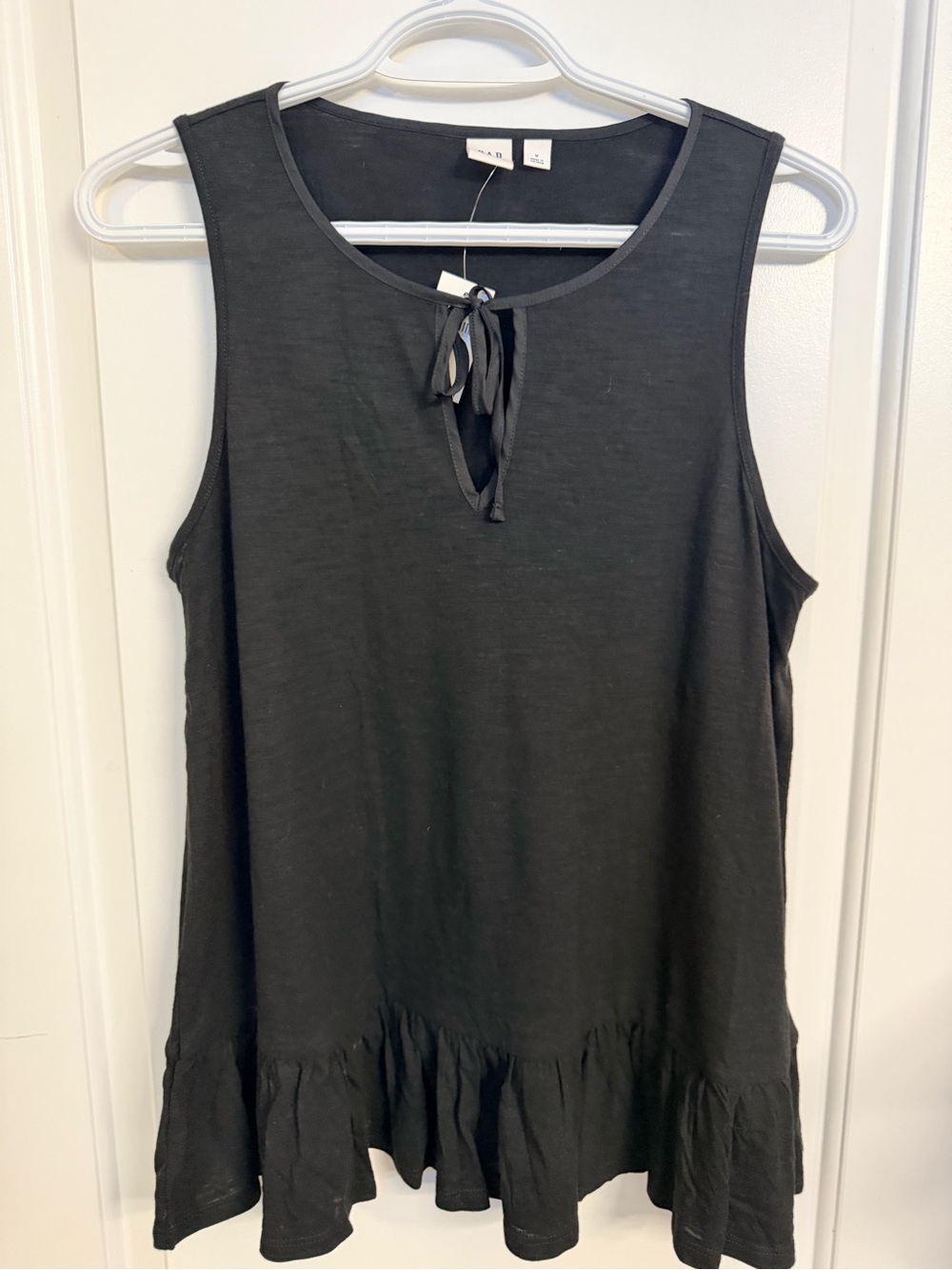 NEW Gap Black Sleeveless Ruffle Hem Top – Size Medium – NWT